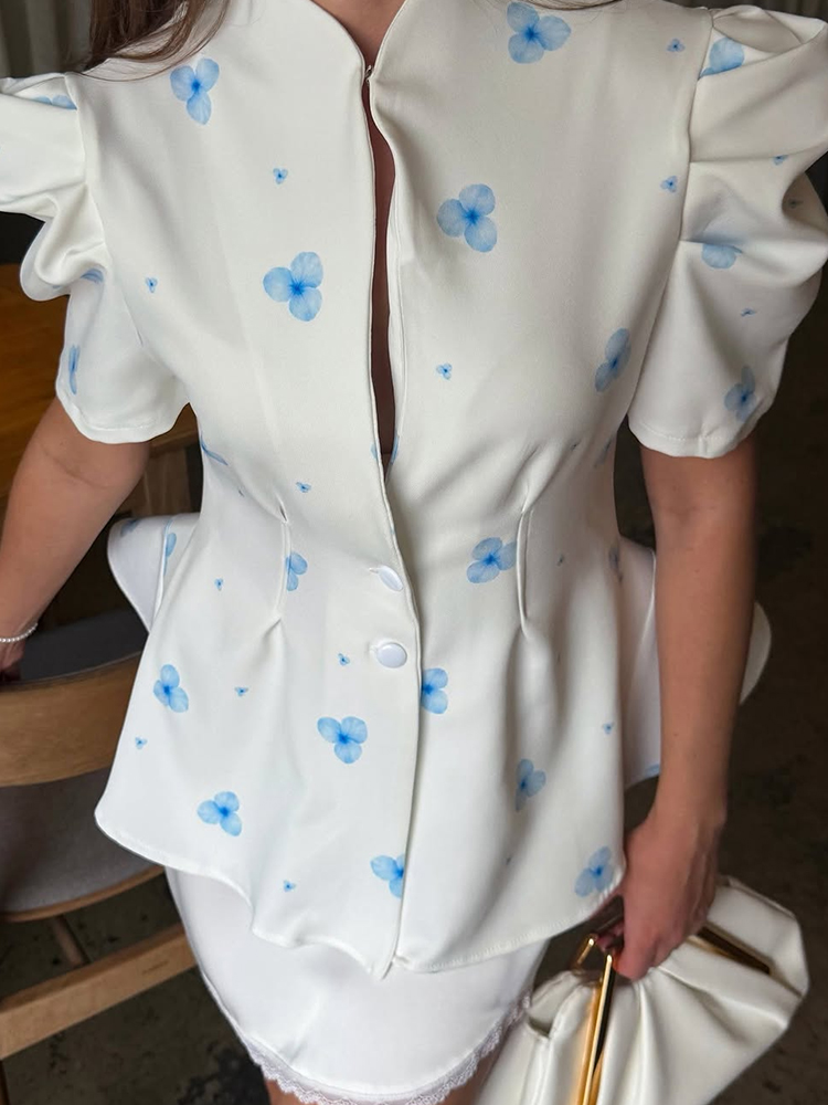 Sewing V - Elegante satijnen blouse met bloemenprint, pofmouwen,